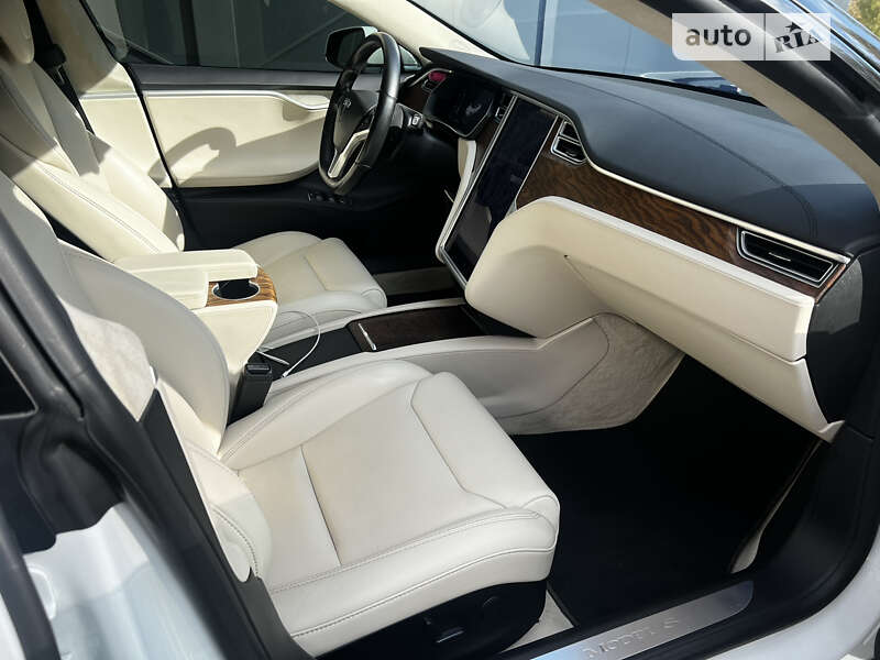 Лифтбек Tesla Model S 2018 в Киеве