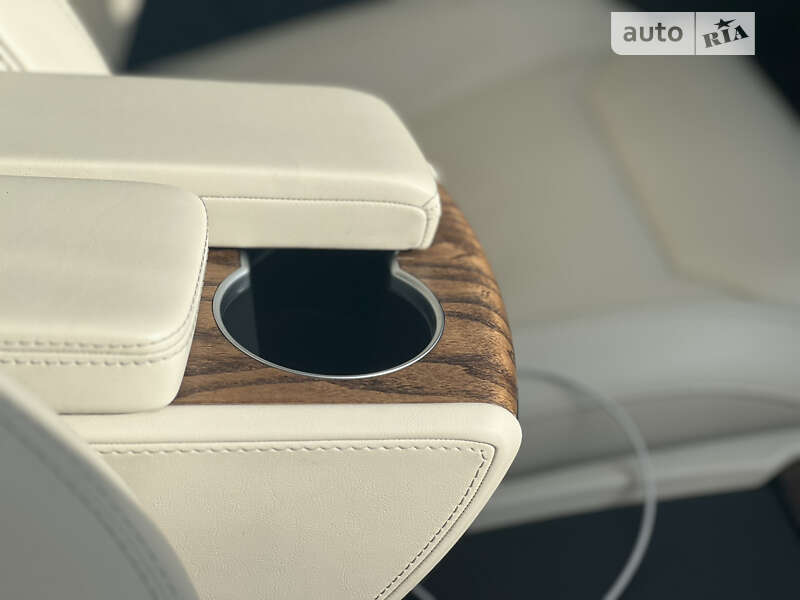 Лифтбек Tesla Model S 2018 в Киеве