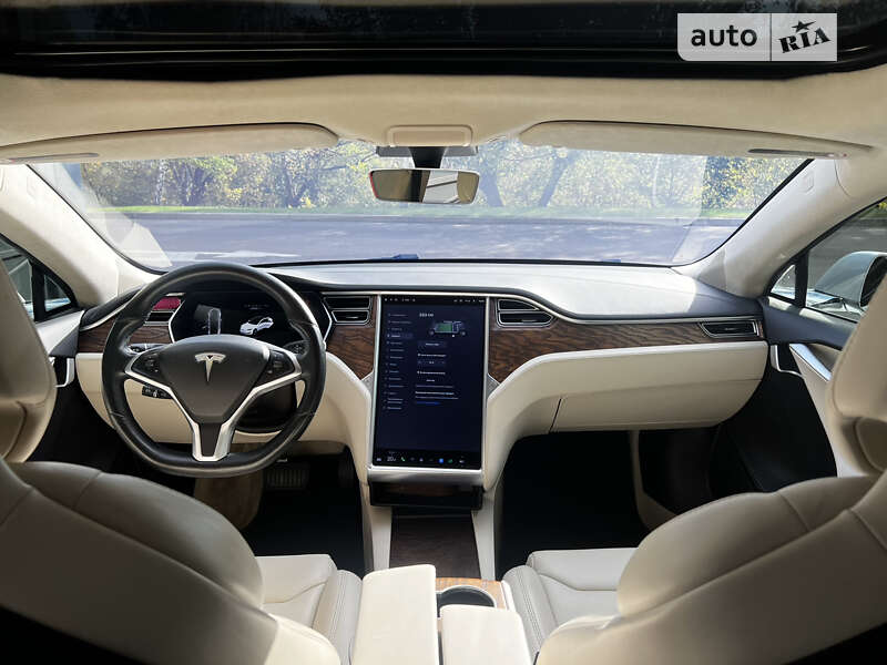 Лифтбек Tesla Model S 2018 в Киеве