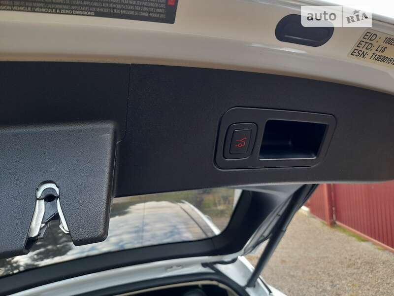 Лифтбек Tesla Model S 2013 в Киеве