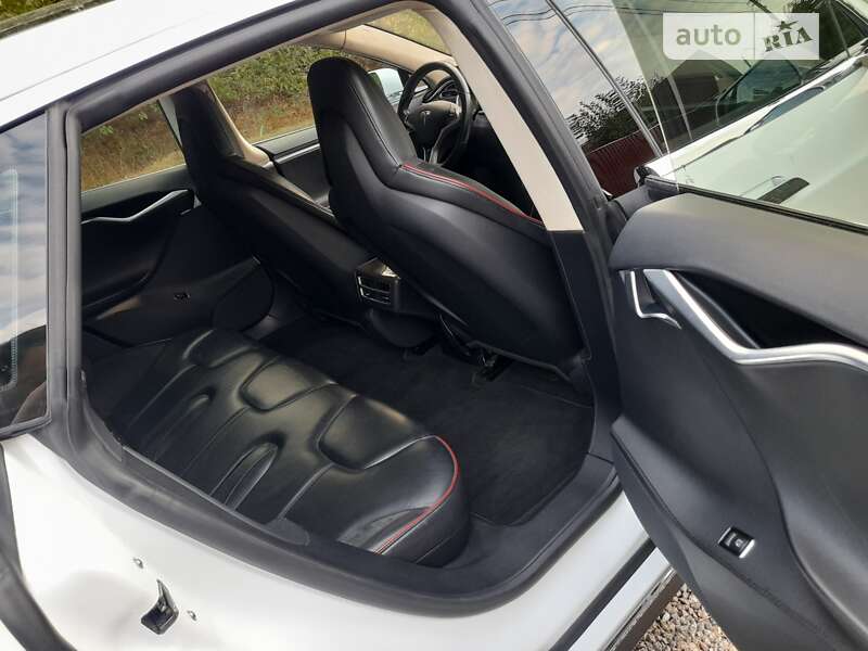 Лифтбек Tesla Model S 2013 в Киеве