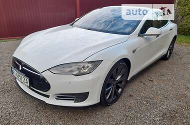 Лифтбек Tesla Model S 2013 в 