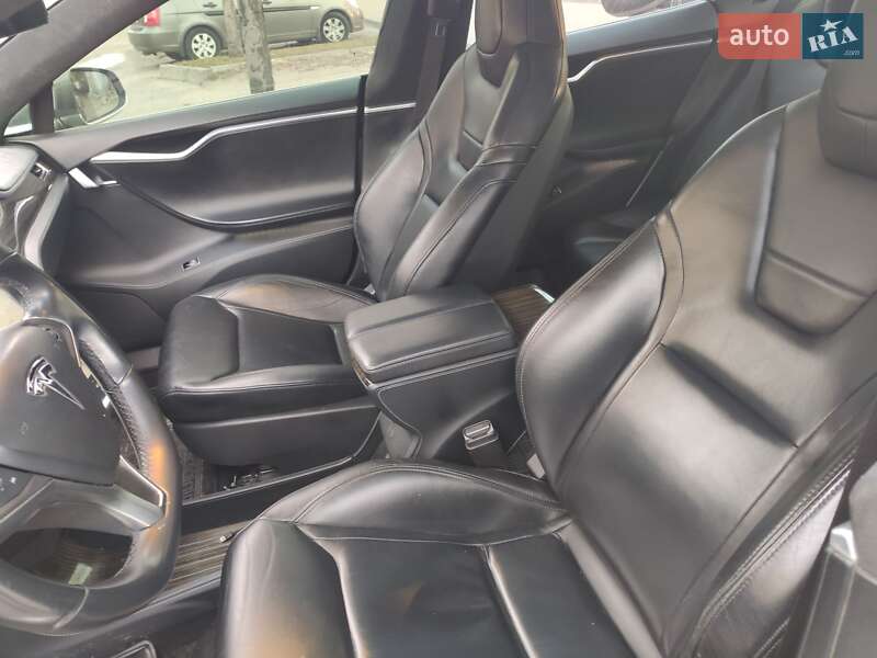 Лифтбек Tesla Model S 2015 в Киеве