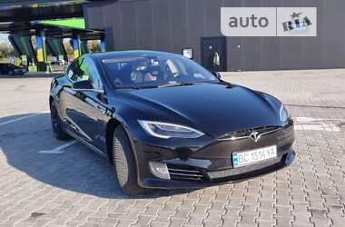 Ліфтбек Tesla Model S 2014 в Стрию