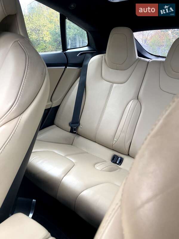 Лифтбек Tesla Model S 2017 в Одессе