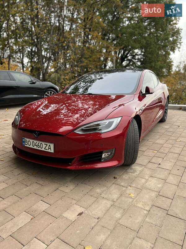 Ліфтбек Tesla Model S 2016 в Тернополі
