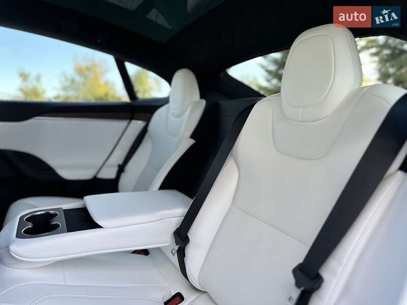 Ліфтбек Tesla Model S 2021 в Одесі