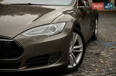 Лифтбек Tesla Model S 2016 в Днепре