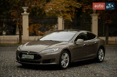 Лифтбек Tesla Model S 2016 в Днепре