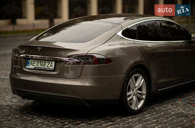 Лифтбек Tesla Model S 2016 в Днепре