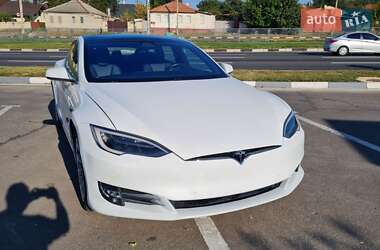Лифтбек Tesla Model S 2017 в 