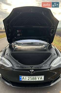 Лифтбек Tesla Model S 2018 в Киеве