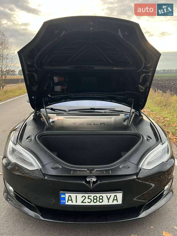 Лифтбек Tesla Model S 2018 в Киеве