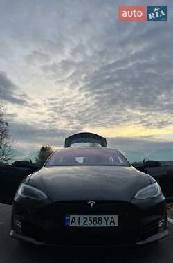Лифтбек Tesla Model S 2018 в Киеве