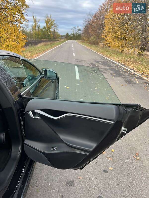 Лифтбек Tesla Model S 2018 в Киеве