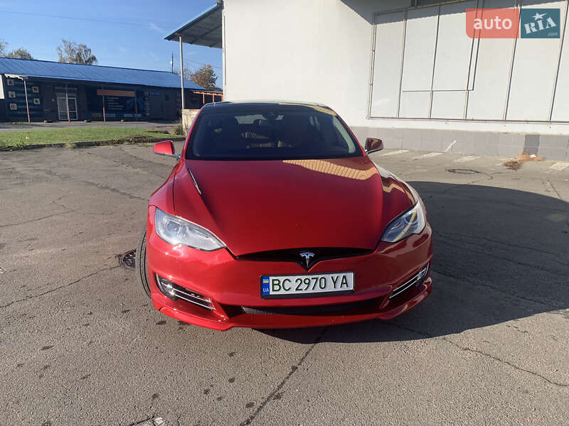Лифтбек Tesla Model S 2015 в Львове