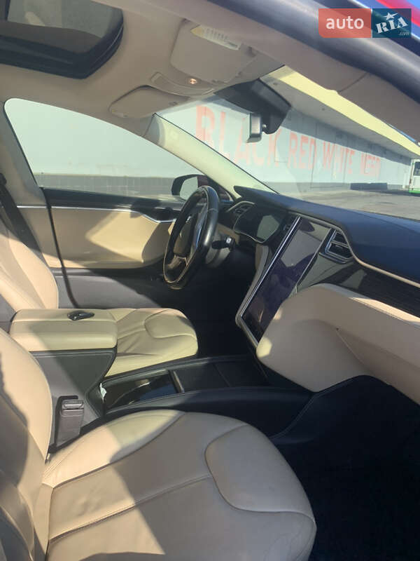 Лифтбек Tesla Model S 2015 в Львове