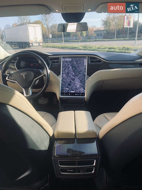 Лифтбек Tesla Model S 2015 в Львове