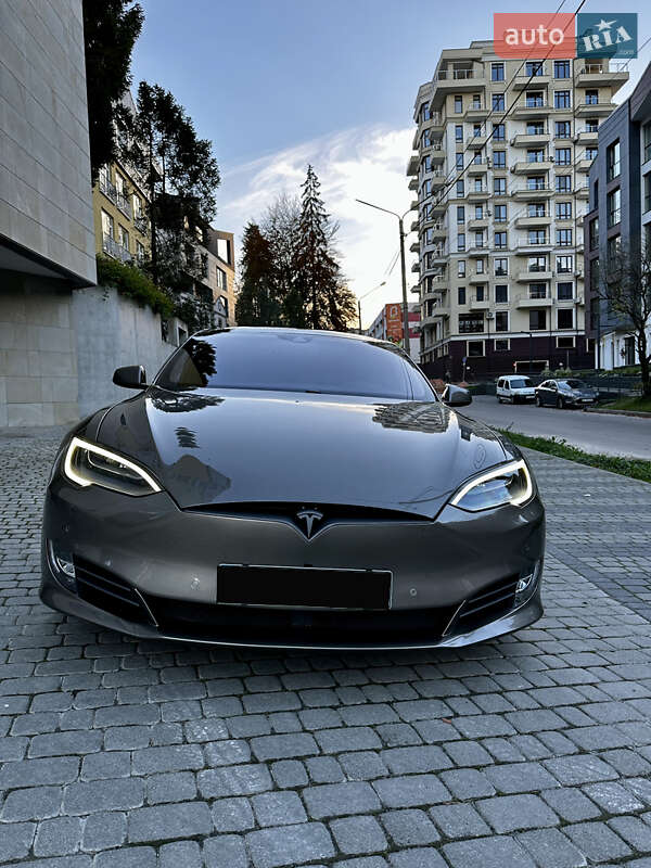 Лифтбек Tesla Model S 2016 в Киеве