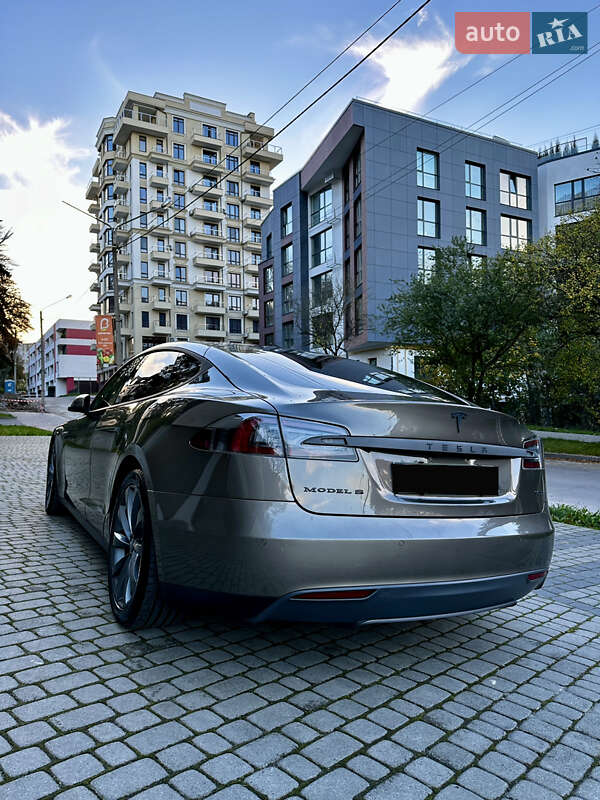 Лифтбек Tesla Model S 2016 в Киеве