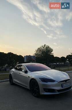 Лифтбек Tesla Model S 2018 в Львове