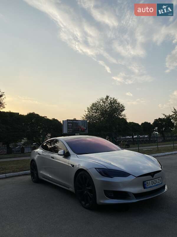 Ліфтбек Tesla Model S 2018 в Львові