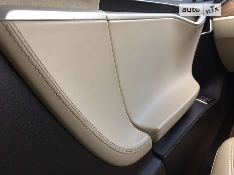 Ліфтбек Tesla Model S 2017 в Вінниці