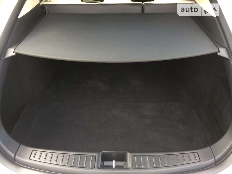 Ліфтбек Tesla Model S 2017 в Вінниці