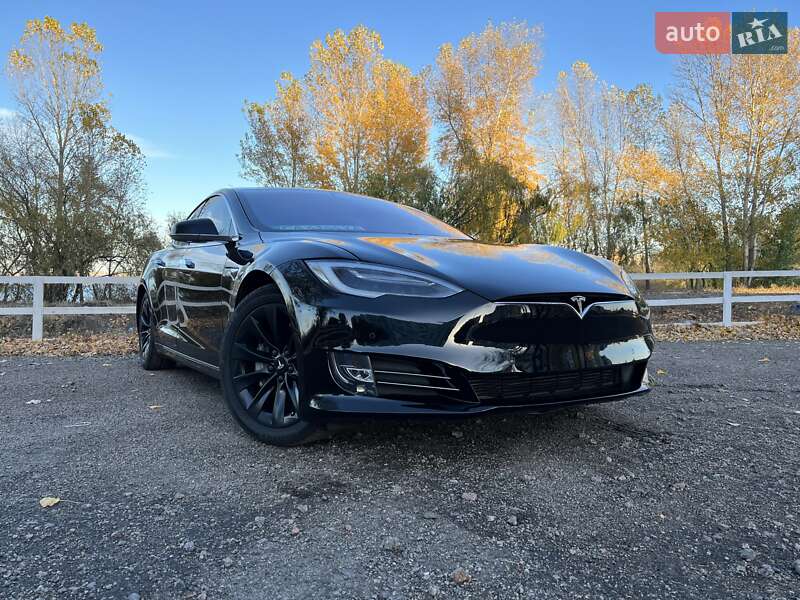 Лифтбек Tesla Model S 2018 в Черкассах