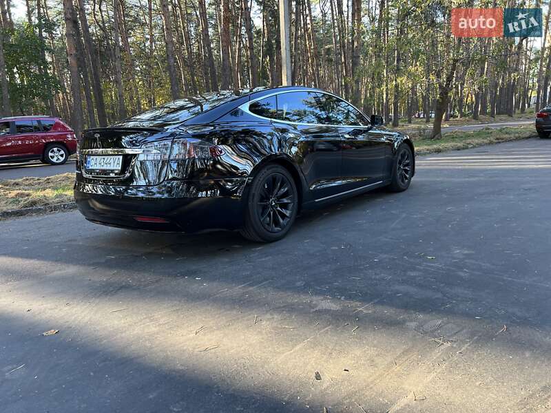Лифтбек Tesla Model S 2018 в Черкассах