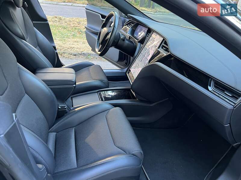 Лифтбек Tesla Model S 2018 в Черкассах