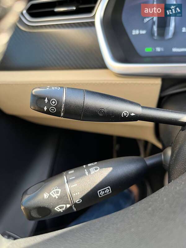 Лифтбек Tesla Model S 2013 в Синельниково