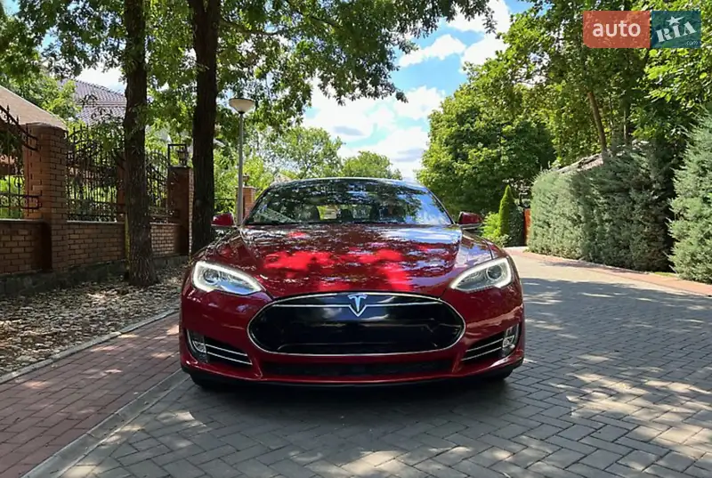 Tesla Model S 2014