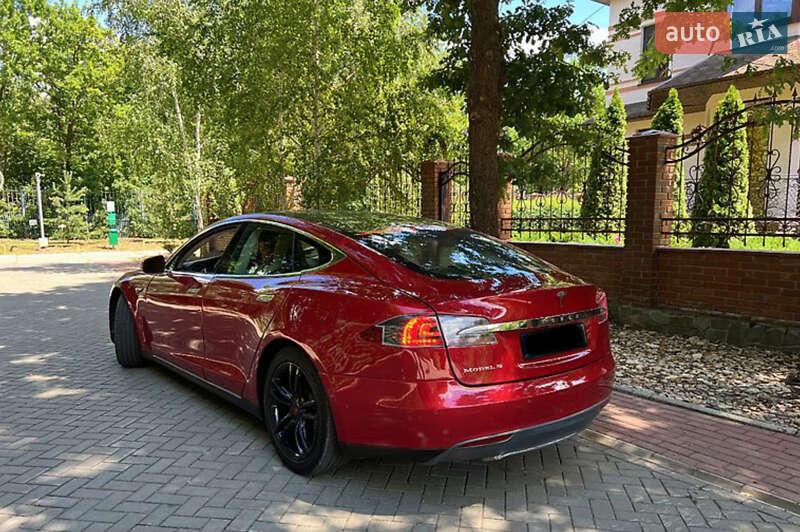 Лифтбек Tesla Model S 2014 в Киеве