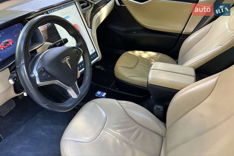 Лифтбек Tesla Model S 2014 в Киеве