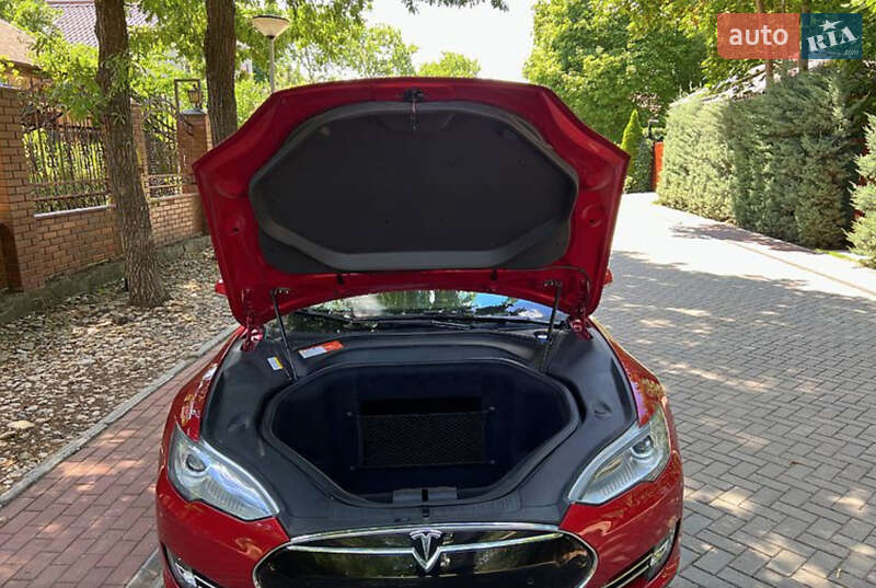 Лифтбек Tesla Model S 2014 в Киеве