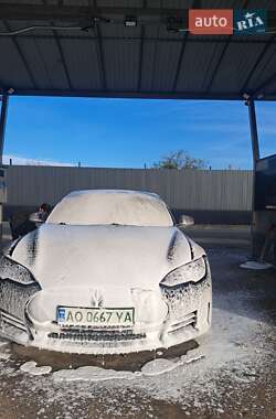 Ліфтбек Tesla Model S 2014 в Береговому