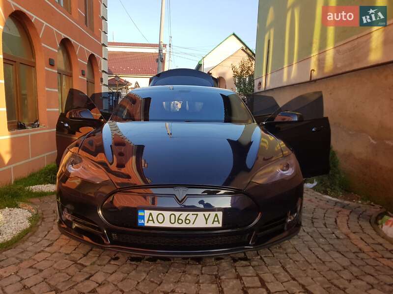 Tesla Model S 2014