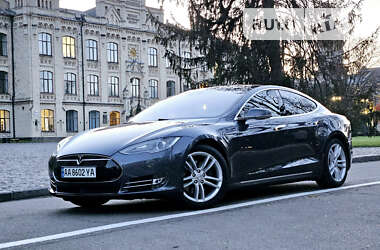 Ліфтбек Tesla Model S 2015 в Києві