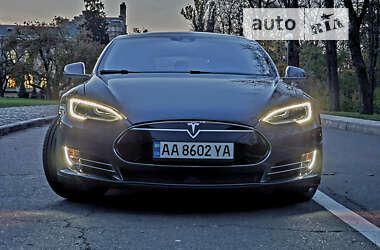 Ліфтбек Tesla Model S 2015 в Києві