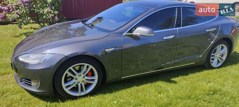 Лифтбек Tesla Model S 2015 в Полтаве