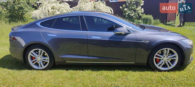 Лифтбек Tesla Model S 2015 в Полтаве
