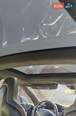 Лифтбек Tesla Model S 2015 в Полтаве