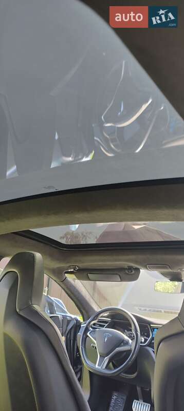 Лифтбек Tesla Model S 2015 в Полтаве