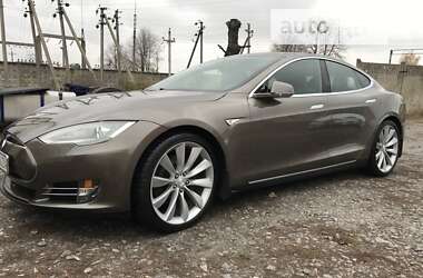 Лифтбек Tesla Model S 2016 в Виннице