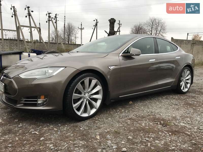 Tesla Model S 2016