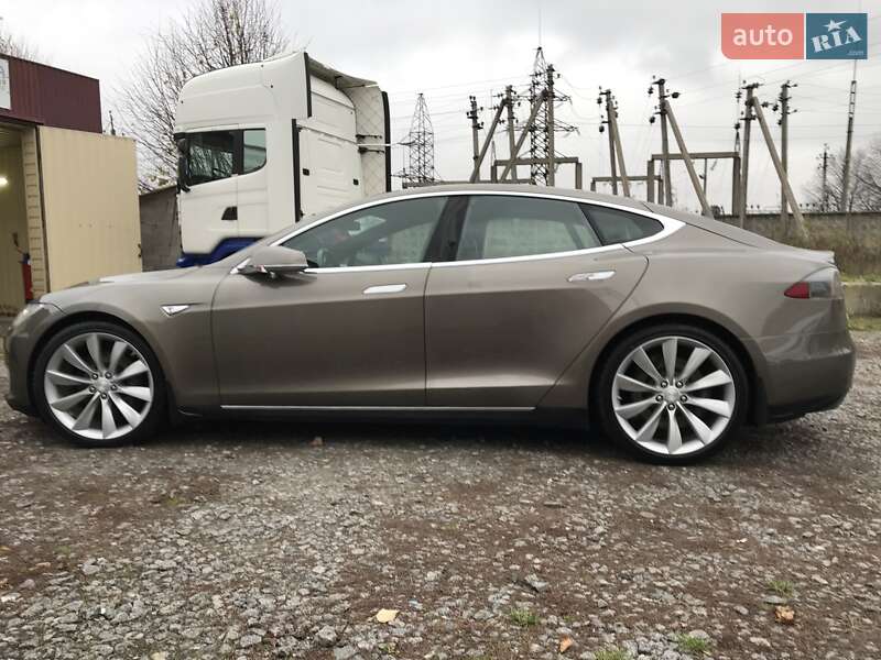 Ліфтбек Tesla Model S 2016 в Вінниці