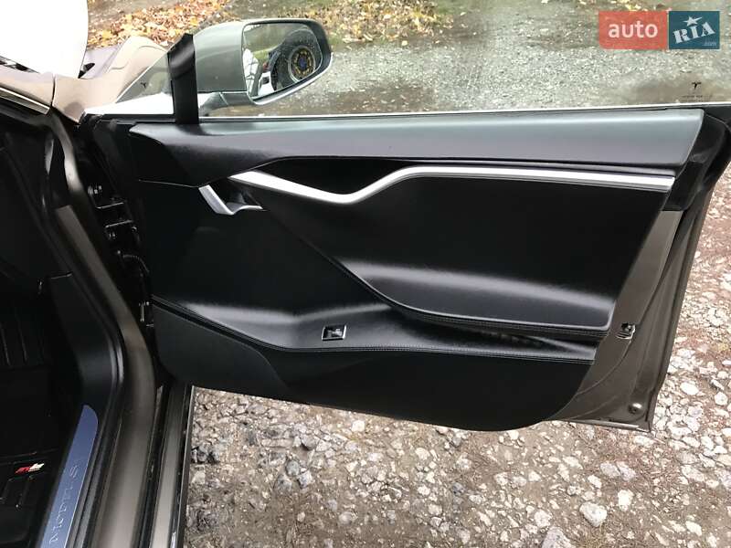 Ліфтбек Tesla Model S 2016 в Вінниці