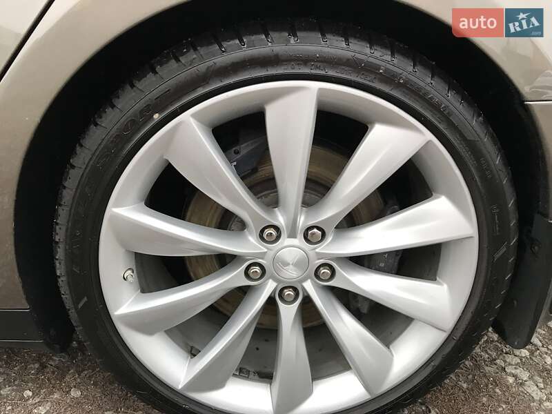 Ліфтбек Tesla Model S 2016 в Вінниці
