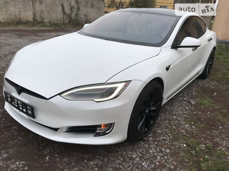 Лифтбек Tesla Model S 2019 в Виннице